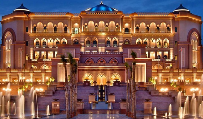 Elegance and Grandeur: Emirates Palace Tour